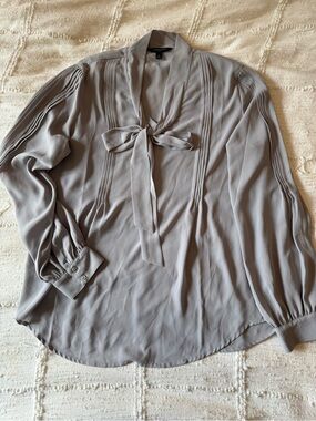 Banana Republic Women's Gray Tie-Neck Pleated Blouse